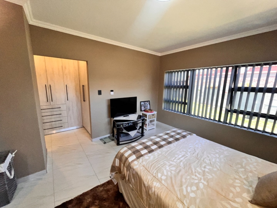 3 Bedroom Property for Sale in Wavecrest Eastern Cape